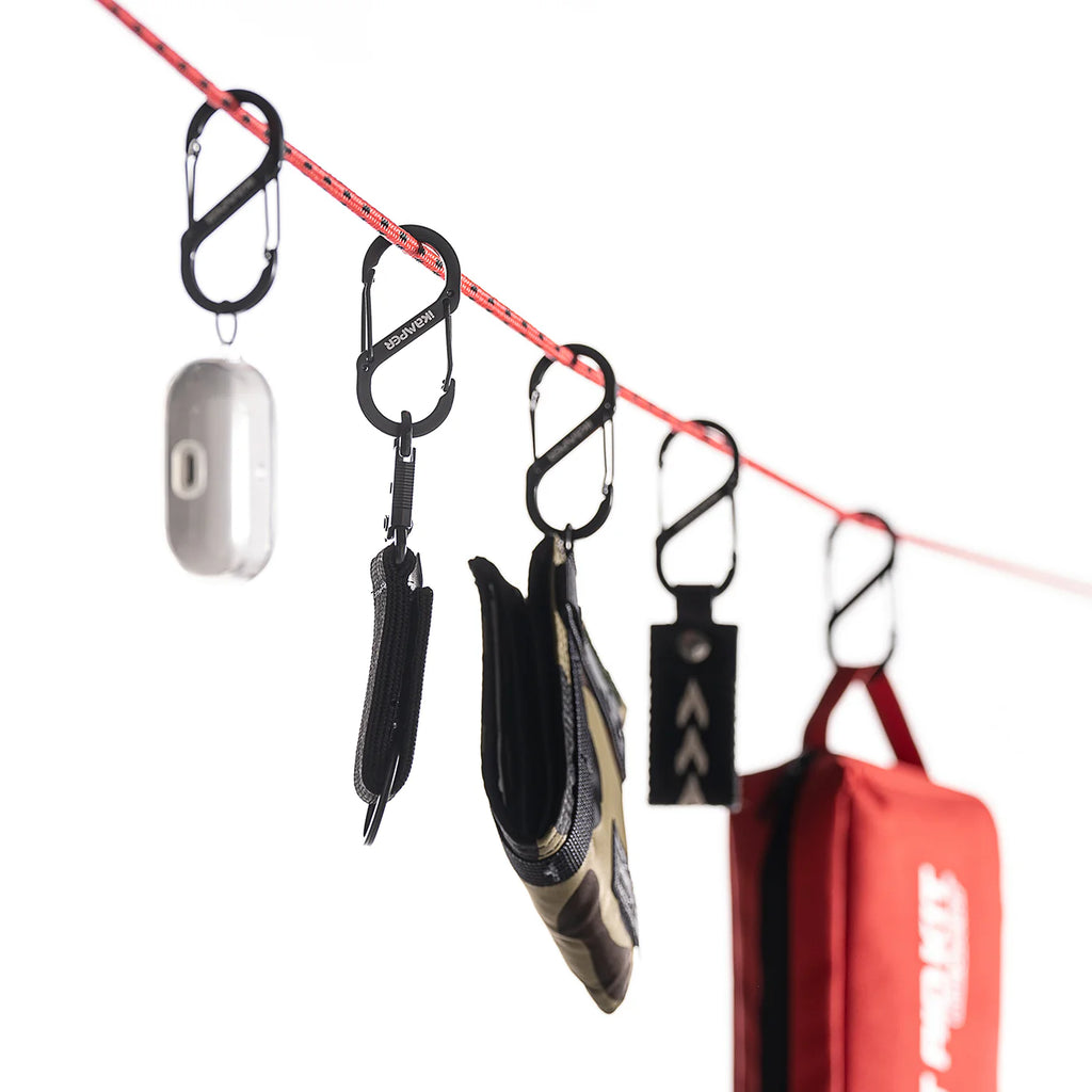 Image showing the possibilities of the dual carabiner set