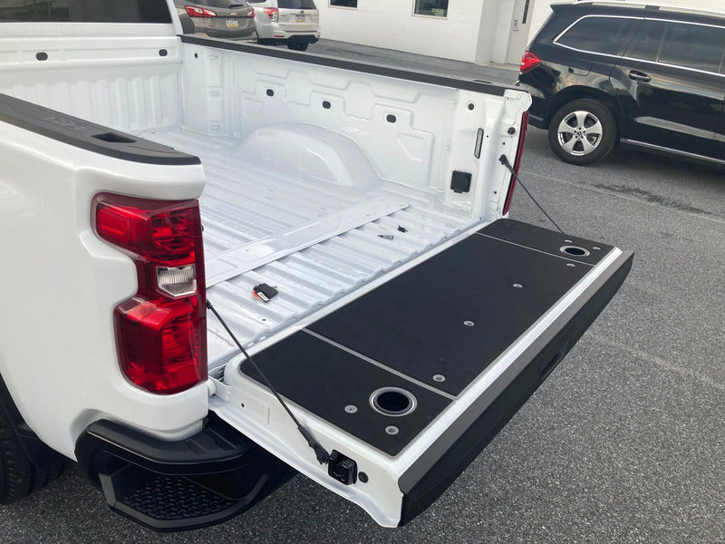 Side View Of The Billie Bars Tailgate Cover For Silverado & Sierra