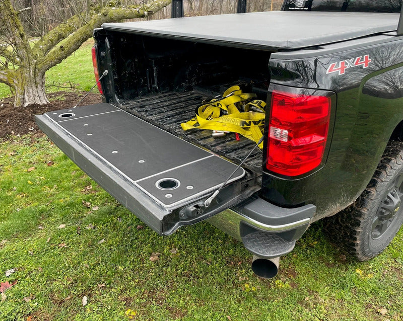 BillieBars Silverado & Sierra Tailgate Cover With Cup Holders