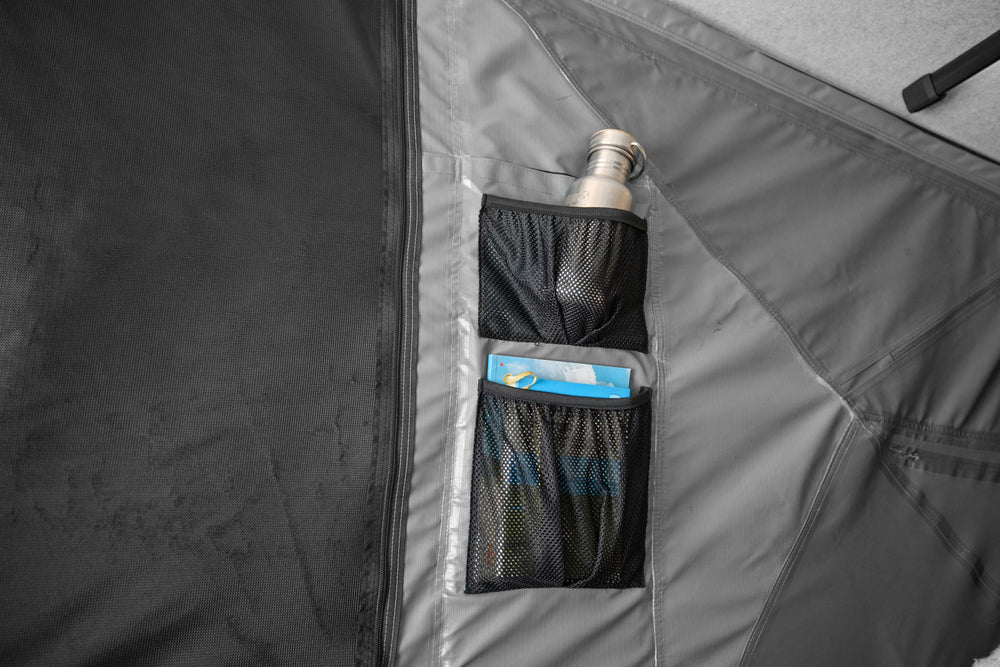 Thule Widesky interior mesh pockets smart storage