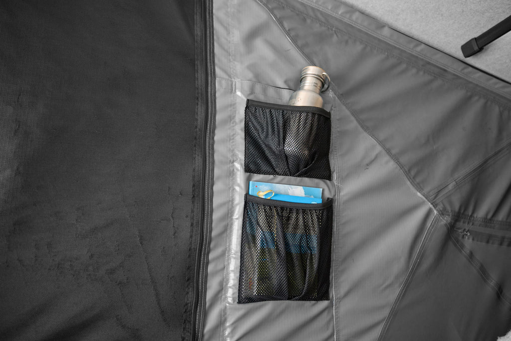 Thule Widesky interior mesh pockets smart storage