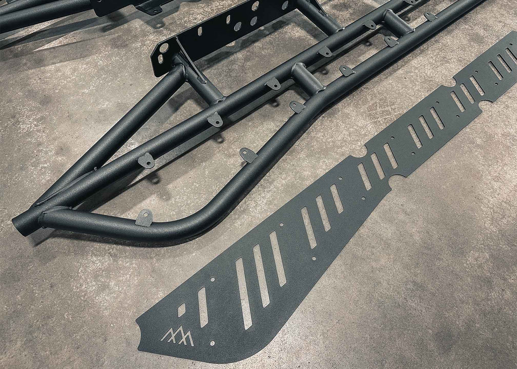 Close up image of the kick out and removable bolt-on top plates of the Backwoods Adventure Mods 2005-2023 2nd and 3rd Gen Toyota Tacoma Rock Sliders