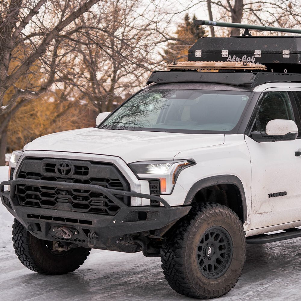 Side view of the toyota tundra with the prinsu roof rack equipped