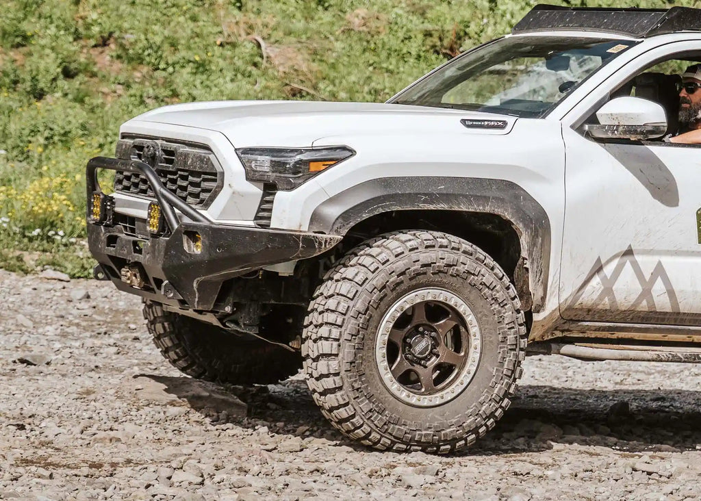 Side profile of prerunner bull bar