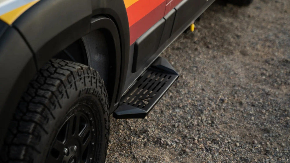 Aluminess RAM Recon Side Steps Front