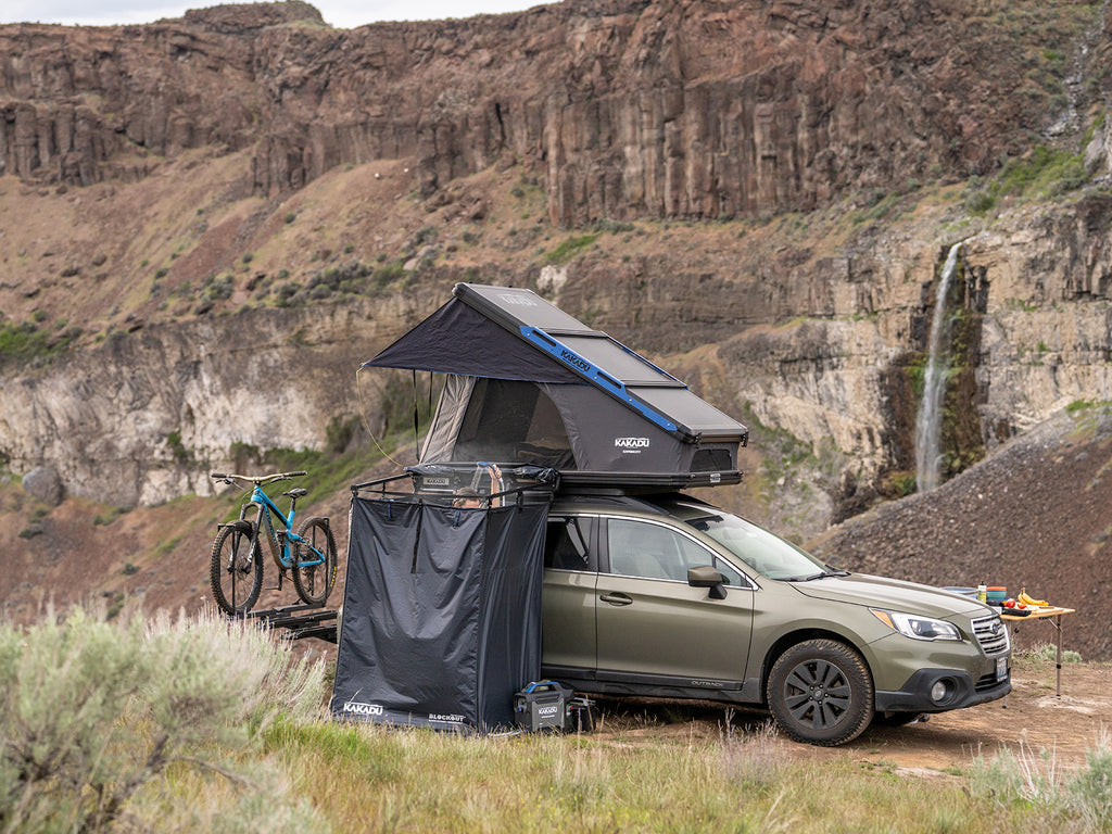 Image showing the kakadu shower vehicle tent mounted on a vehicle