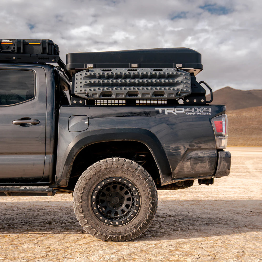 Image showing the side of the toyota tacoma that has an equipped raconteur bed rack