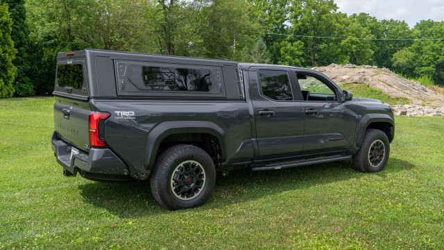 Side View of The Mounted Alu-Cab Toyota Tacoma Contour Canopy