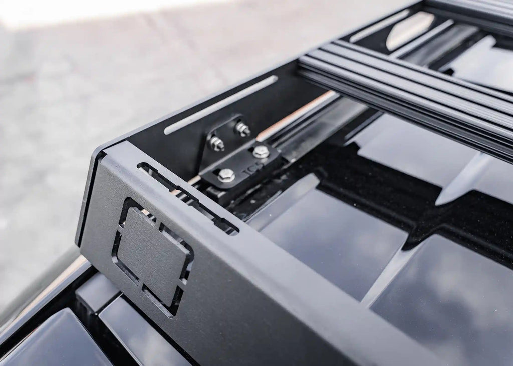 Close up of mounting bracket and front fairing on DRIFTR LC250 roof rack