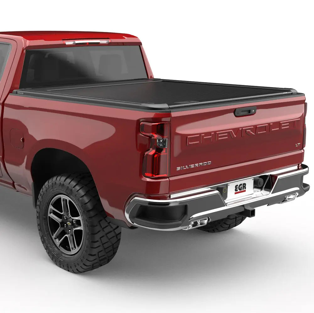 Side View Of The EGR RollTrac Manual Retractable Bed Cover Mounted On A Chevy