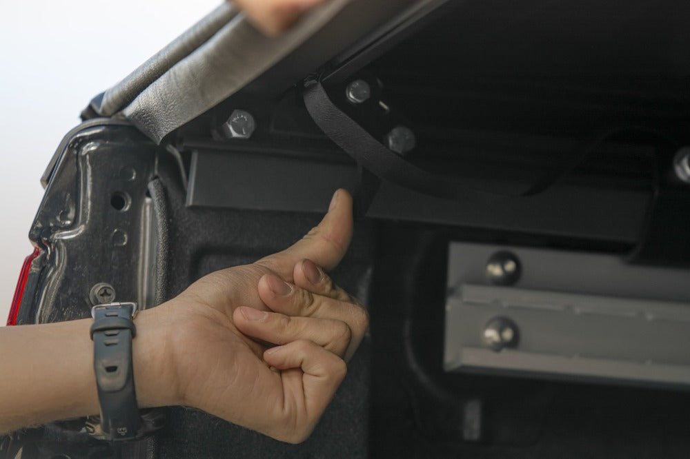 Close Up View Of The Fas-Top Traveler Truck Tonneau & Topper For Ford