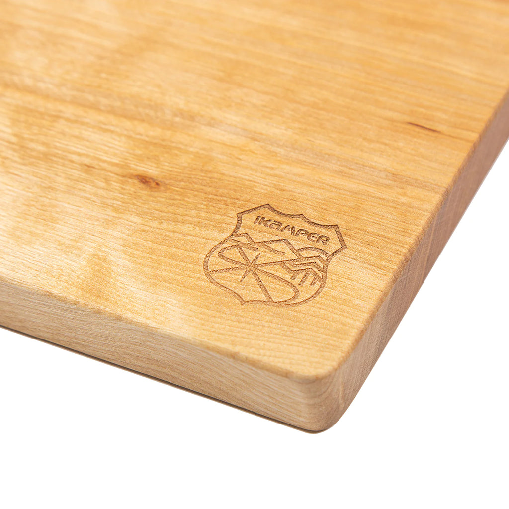 image showing the ikamper logo engraved on the cutting board