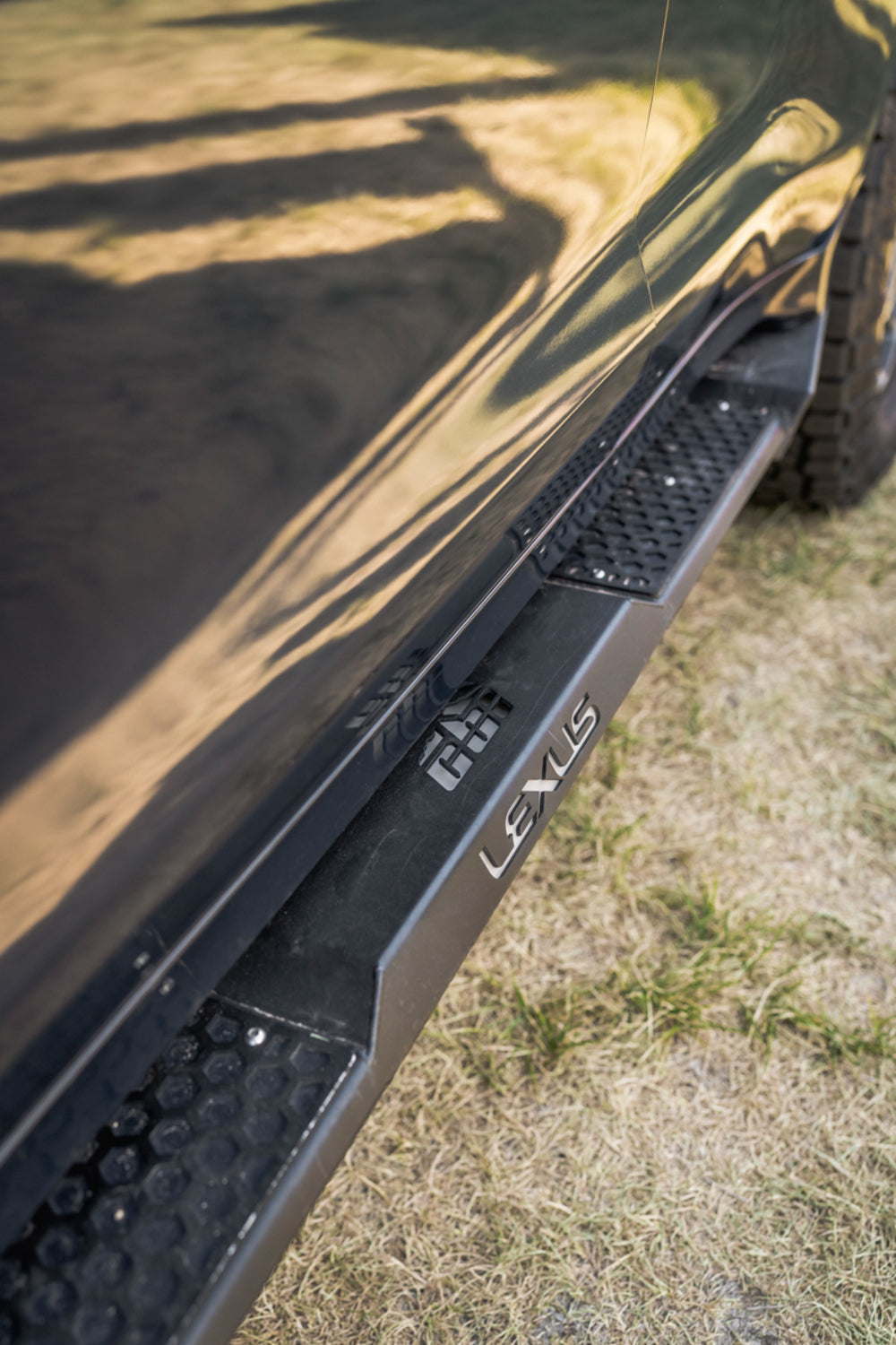 CBI LX570 Rock Sliders With CBI And Lexus Logo