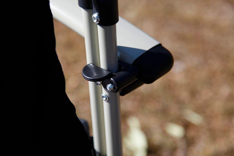 steel frame of the tom camping chair