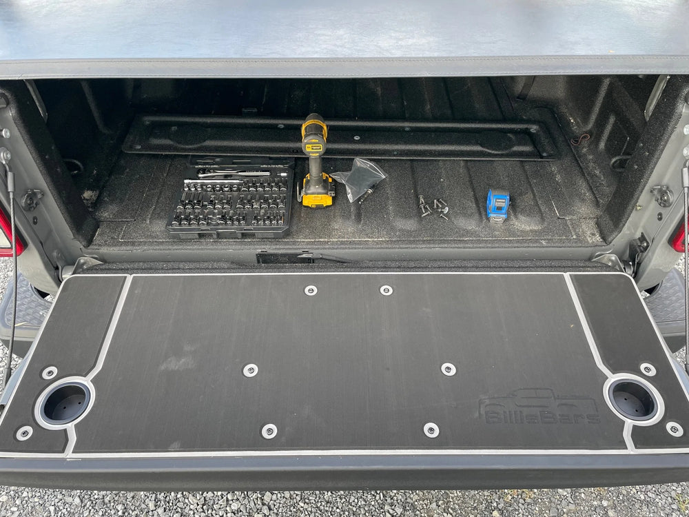 Mounted BillieBars Gladiator Tailgate Cover 2019-2022