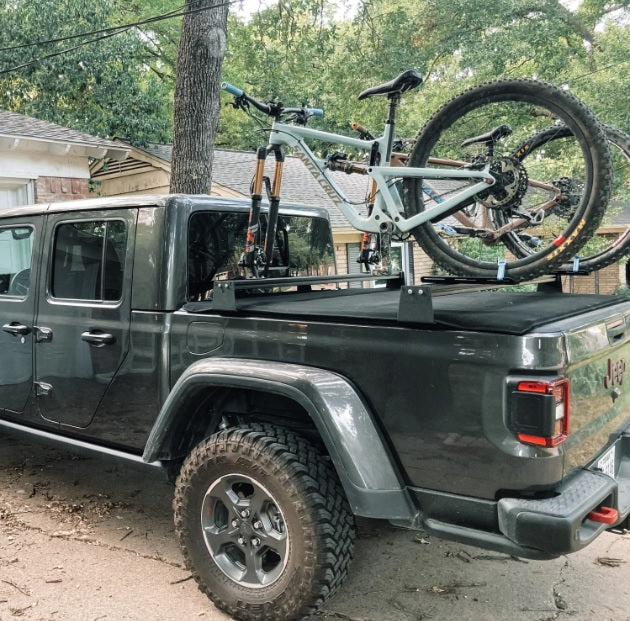 Black Jeep with BillieBars and biciclces