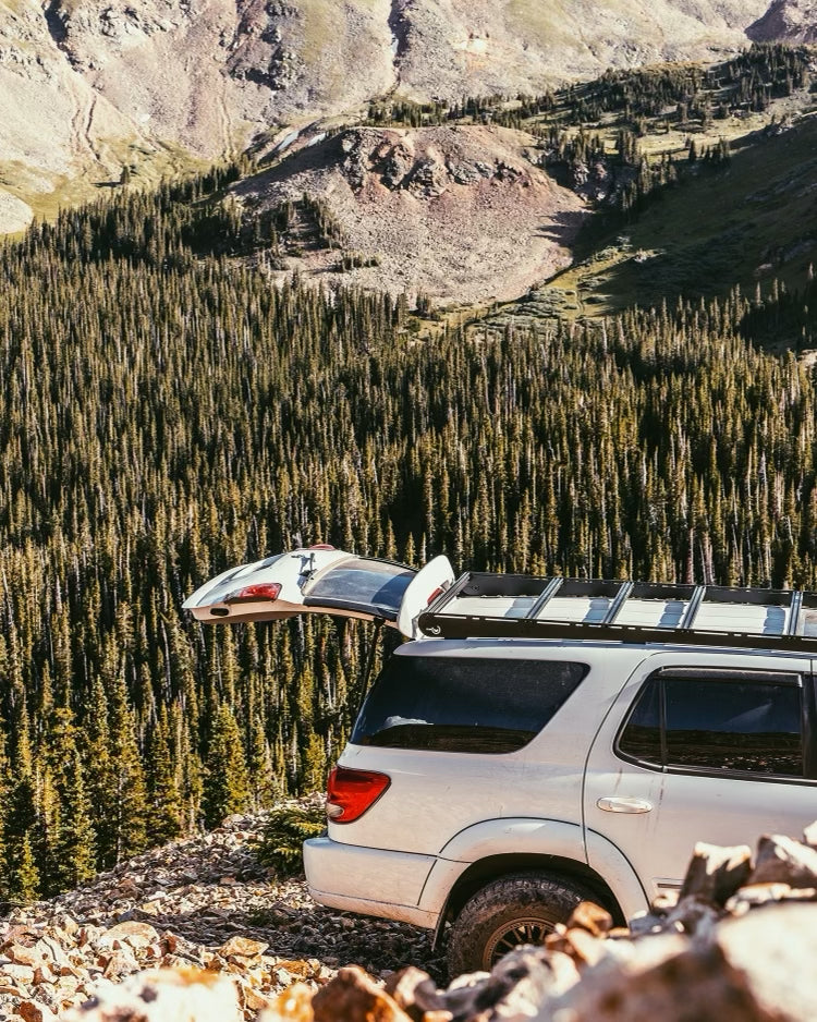 Toyota With An Open Hatch With An Installed Prinsu Roof Rack