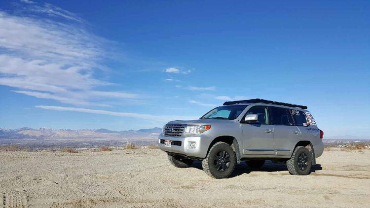 Prinsu Roof Rack on Land Cruiser Series 200 left side view in the dessert
