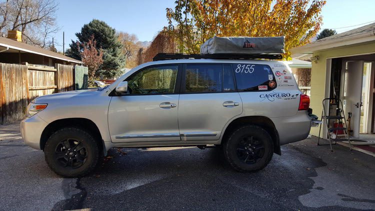 Prinsu Roof Rack on Land Cruiser Series 200 with Roof Top Tent on top right side view