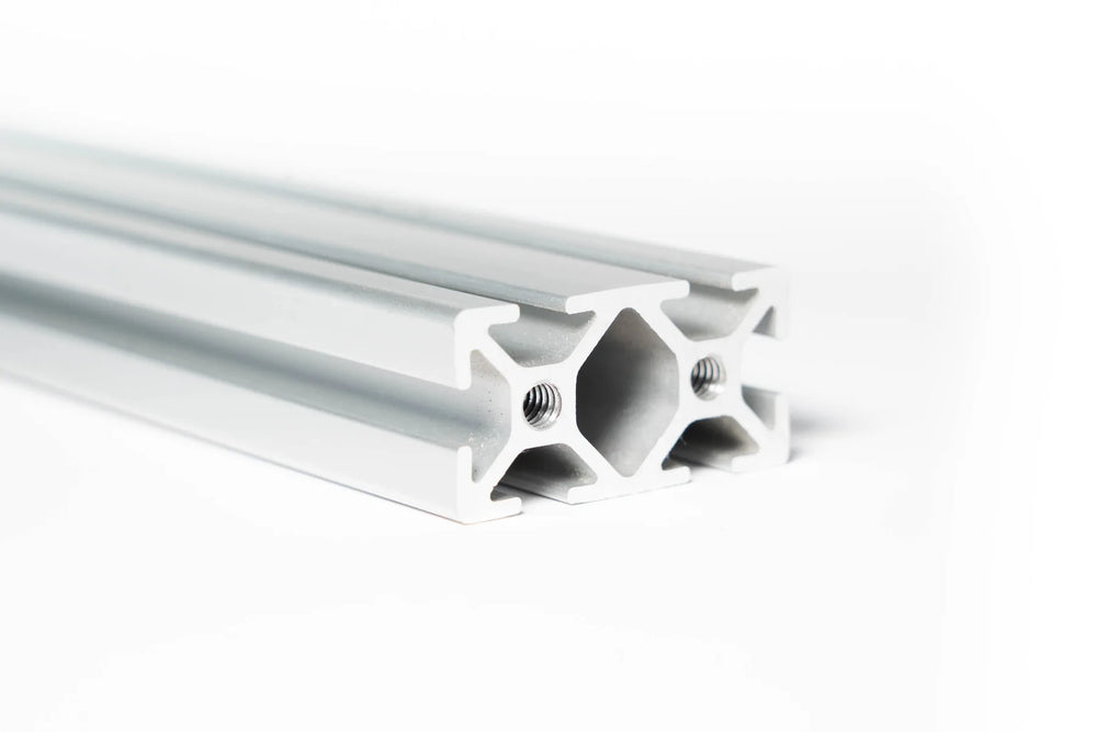Additional aluminum crossbar for all rack systems.
