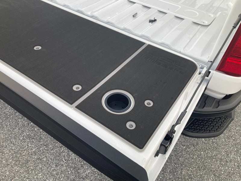 Billie Bars Tailgate Cover For Silverado & Sierra Close Up View