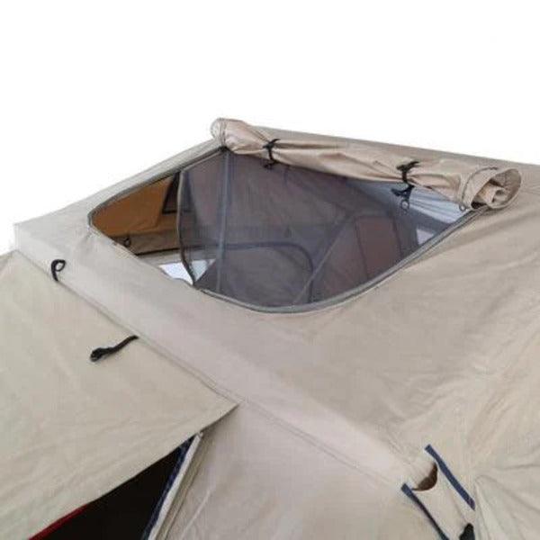 Sunroof of the Smittybilt Overlander roof top tent